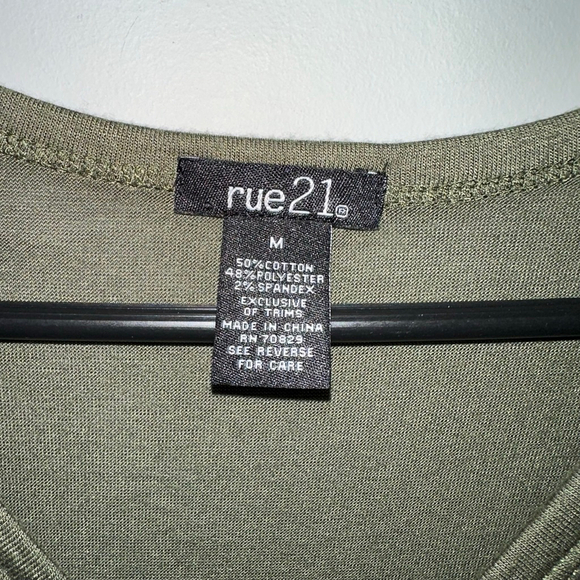 Women's Rue21 Green Button Front Tie Hem Short Sleeve Tee Medium Cozy - Picture 3 of 8